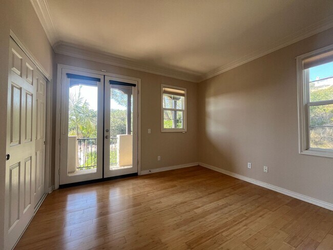 Building Photo - Elegant 5-Bedroom Carmel Valley Home with ...