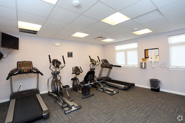 Glenwood Gardens-Fitness Center - Glenwood Gardens Apartments