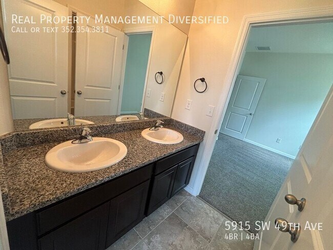 Building Photo - 5915 SW 49th Ave