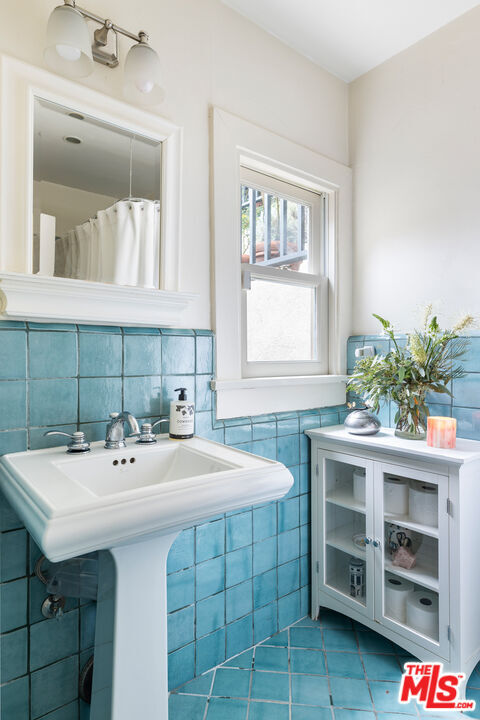 Building Photo - 175 W Channel Rd