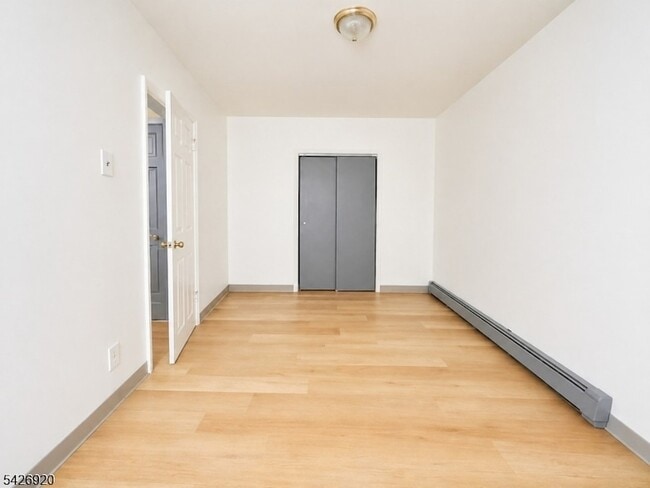 Building Photo - 840 Mt Prospect Ave