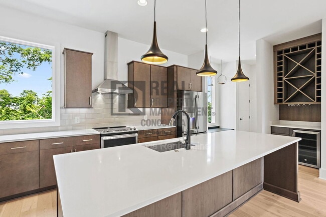 Building Photo - 1242 2nd Ave S