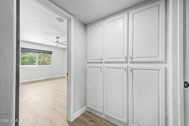 Building Photo - 2311 E Colter St
