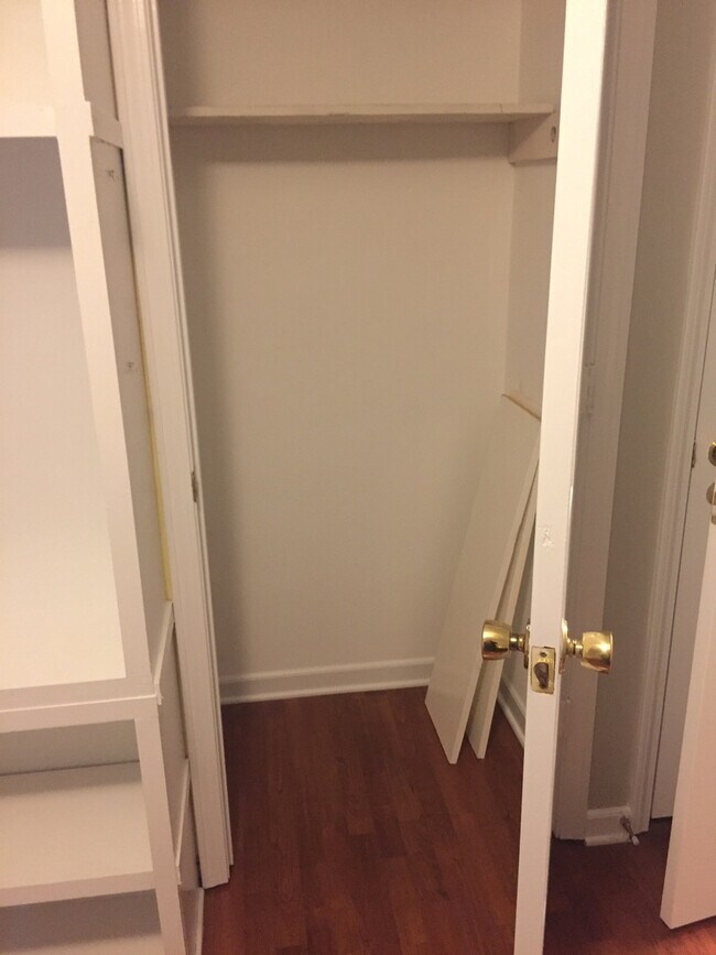 Building Photo - Greenville - 2BR, 1BA, 1000SF