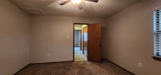 Building Photo - 907 NE Tortoise Dr