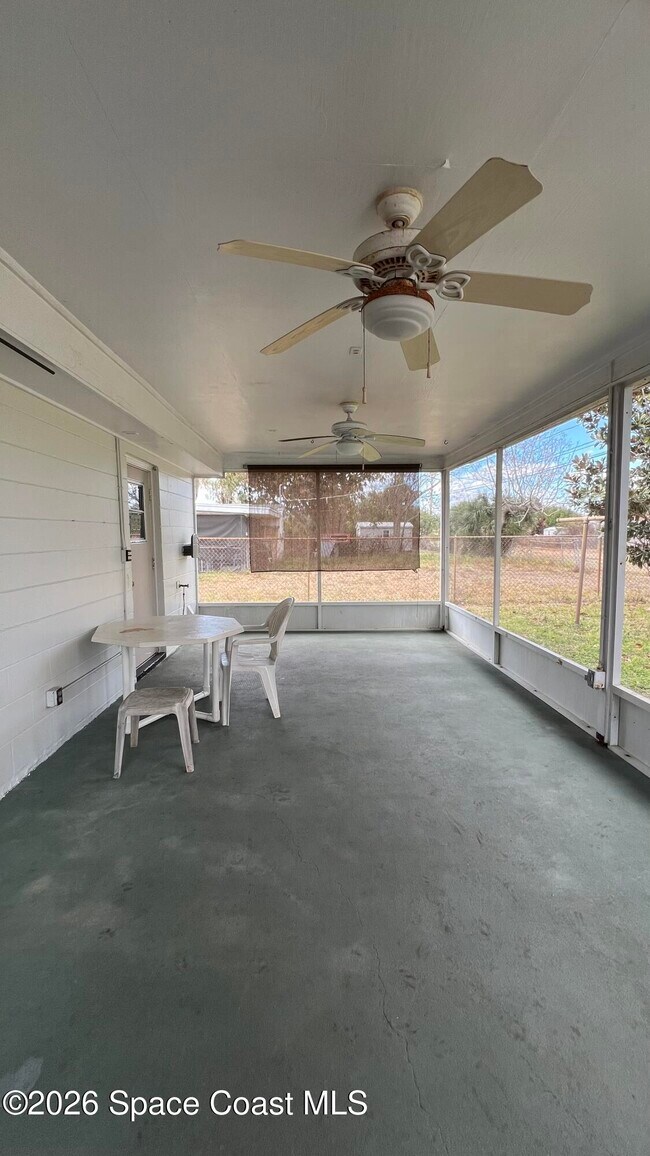 Building Photo - 304 Crown Blvd