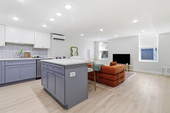 Building Photo - 461 Pavonia Ave