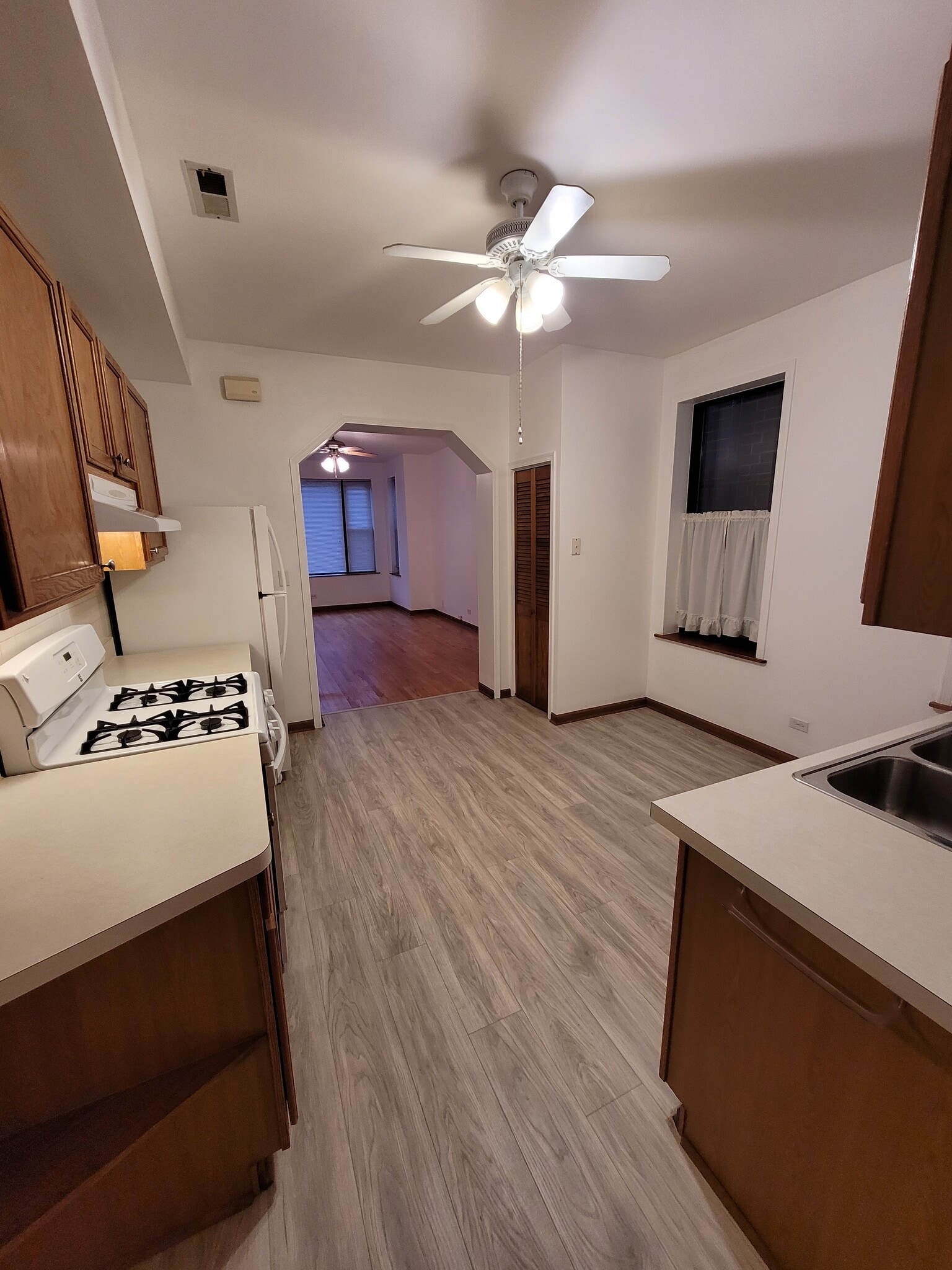 Kitchen - 1538 N Wood St