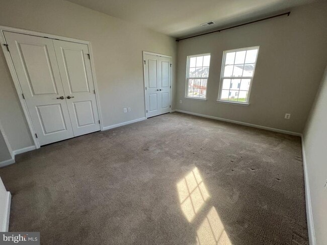 Building Photo - 526 River Crest Way