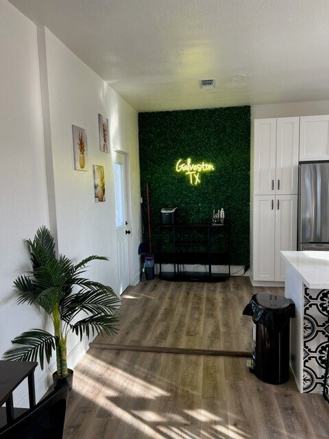 Building Photo - 5627 Avenue R