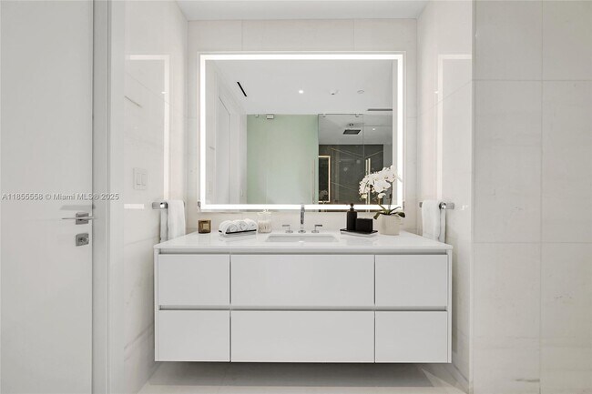 Building Photo - 300 Biscayne Blvd Way