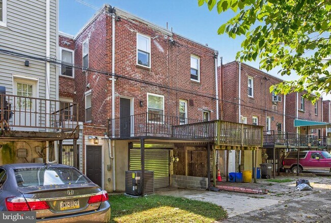 Building Photo - 5925 Woodcrest Ave