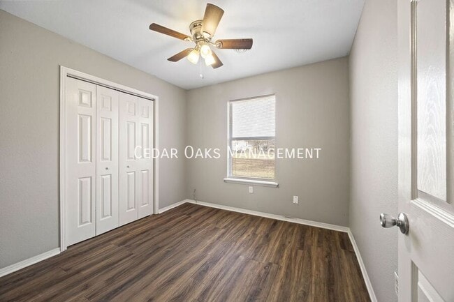 Building Photo - 2374 N Raven Ln