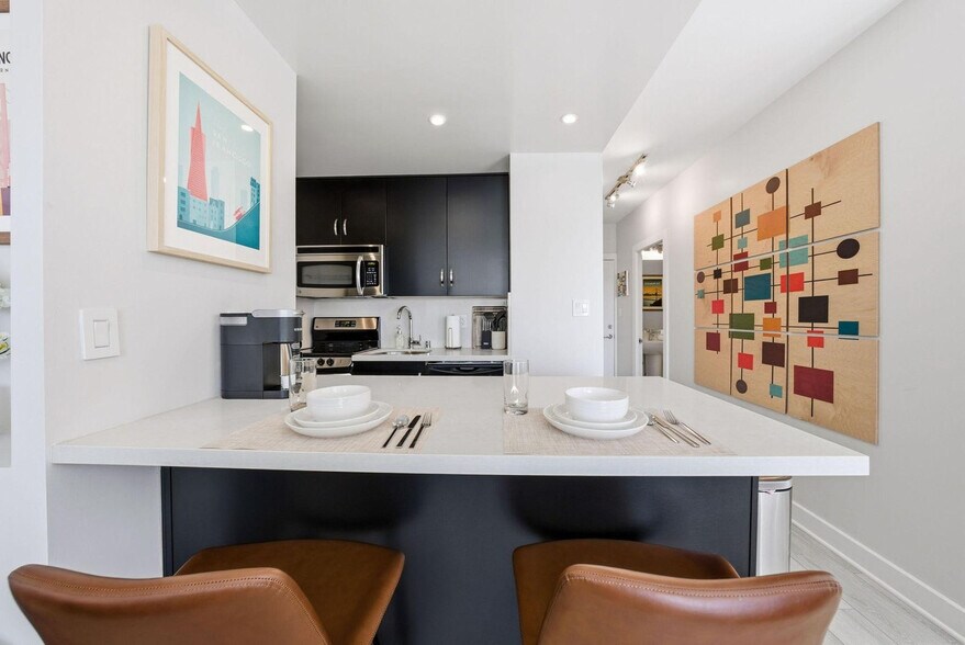 Building Photo - 899 Pine St