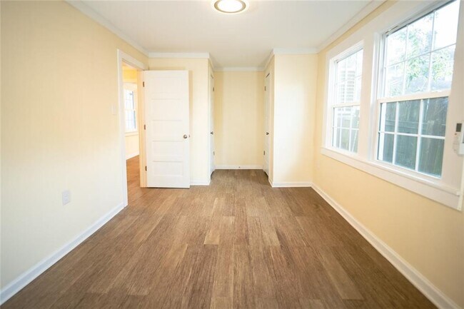 Building Photo - 114 N Julia St