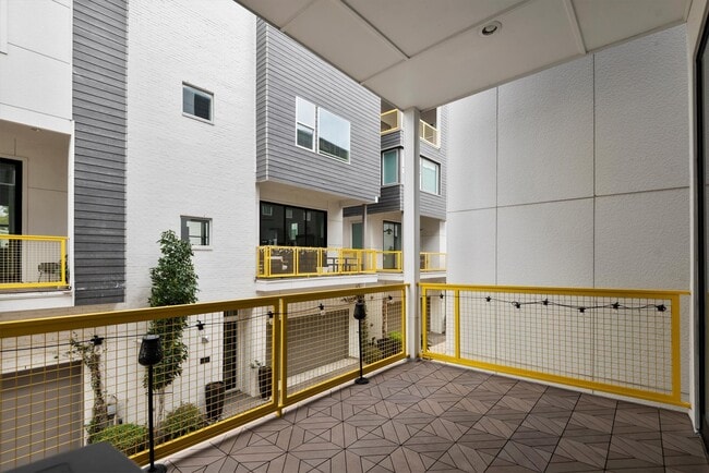 Building Photo - 1211 Hickory St