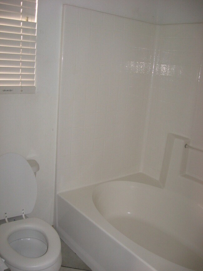 Building Photo - Beautiful Three Bedroom Home Available in Southern Highlands