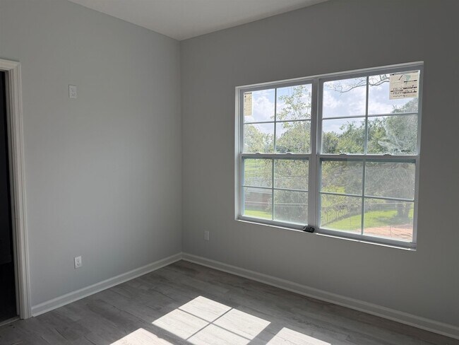 Building Photo - 2111 Owens St