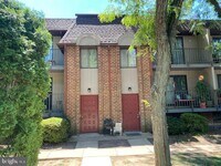 Building Photo - 830 Putnam Blvd