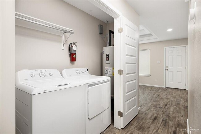 Building Photo - 1305 Alta Vis Dr