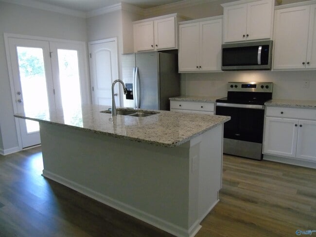 Building Photo - 207 List Rd