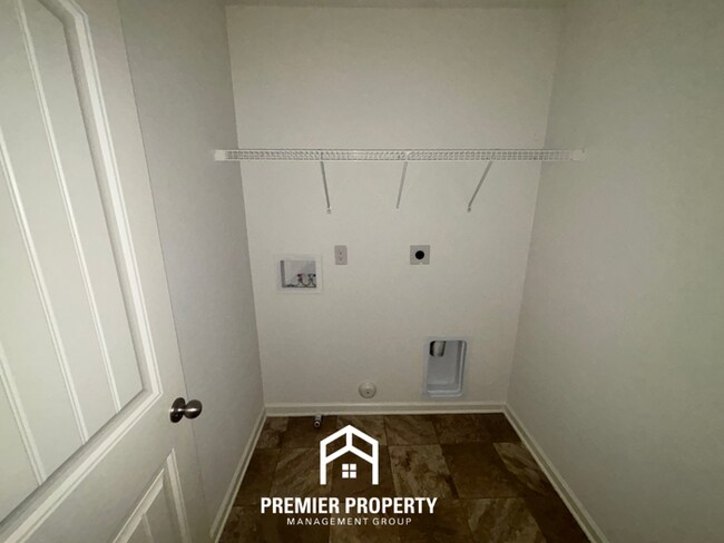 Building Photo - Beautiful 3BR/2.5BA Bessemer Home with Granite Kitchen, Fireplace & Covered Patio