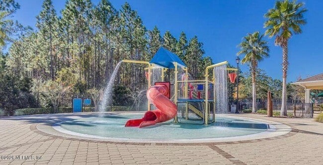 Building Photo - 925 Lotus Ln S