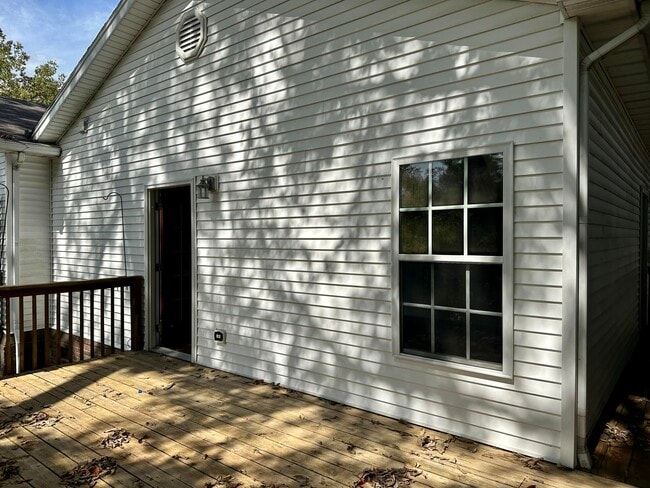 Building Photo - 114 W Green St