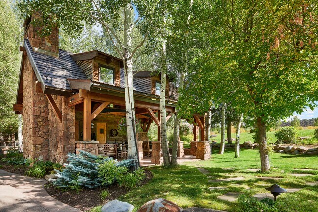 Building Photo - 1900-1902 Snowmass Creek Rd