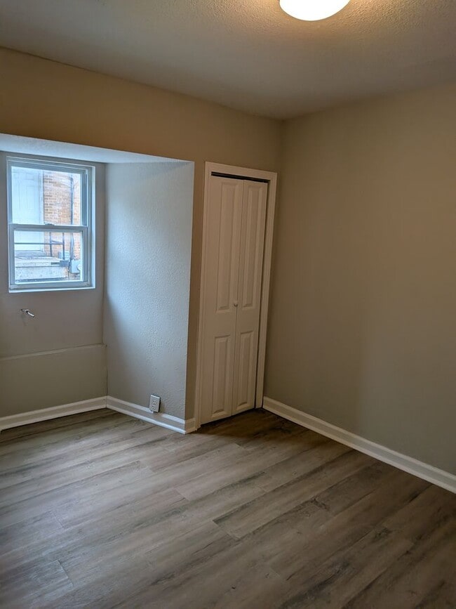 Building Photo - Cool 3 bed 2 bath House in Jeff City