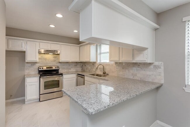 Building Photo - 2715 Colony Dr