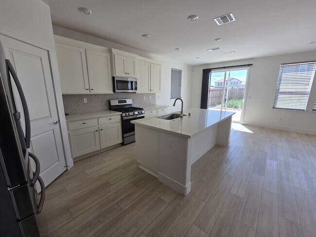 Building Photo - 2-Story 4Bx3.5B House Near Sky River Casino Available Now!!