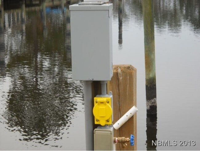 Building Photo - Private Dock Waterfront! Beautiful 3BR/2BA Gem in Fairfield Harbour!