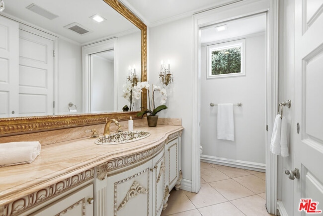 Building Photo - 407 Robert Ln