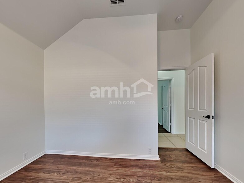 Building Photo - 625 Vickie St