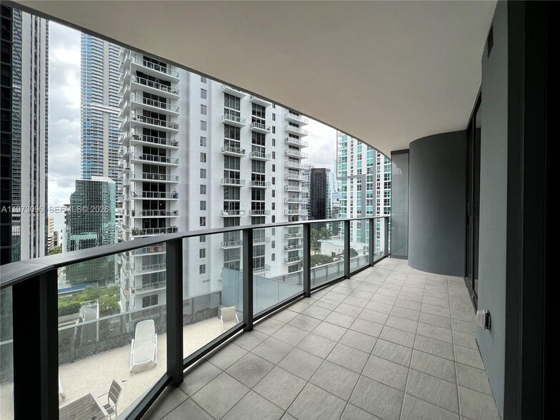 Building Photo - 1000 Brickell Plz