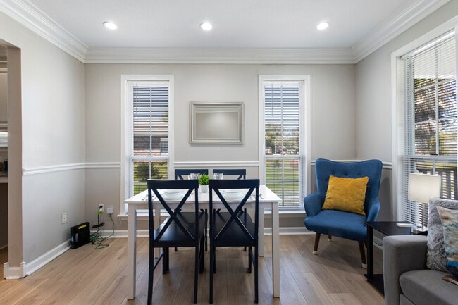 Building Photo - 426 Russell Ave