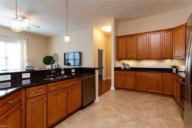 Building Photo - 670 Town Center Dr