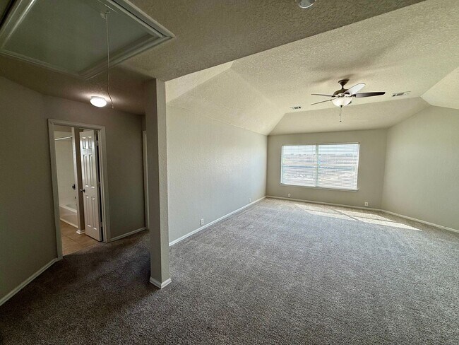 Building Photo - 5 bedroom, 3 bathroom home off TPC Parkway!