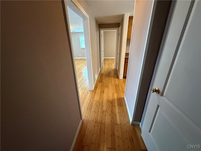 Building Photo - 127 1/2 Matty Ave