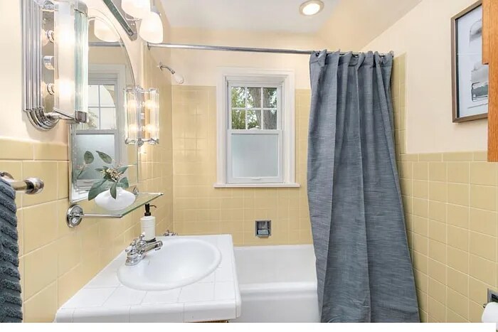 Building Photo - 917 W Magnolia St