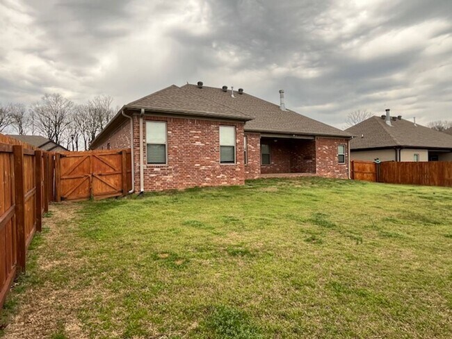 Building Photo - Beautiful 3/2 Brick Home Millers Glen Subdivision of Sherwood, Arkansas