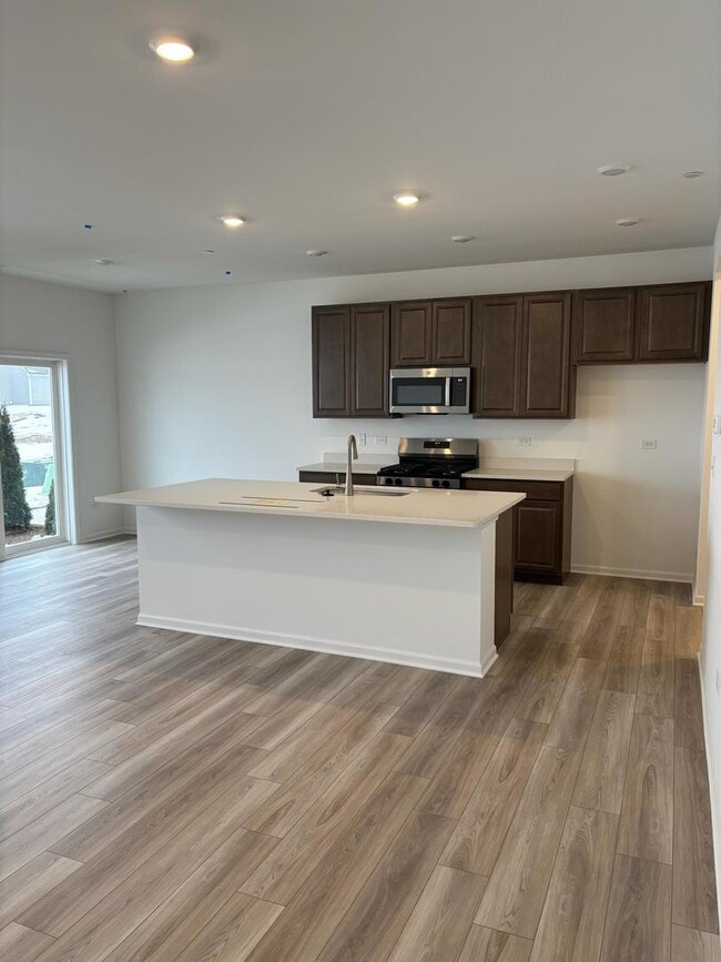 Building Photo - 450 Hathaway Ln