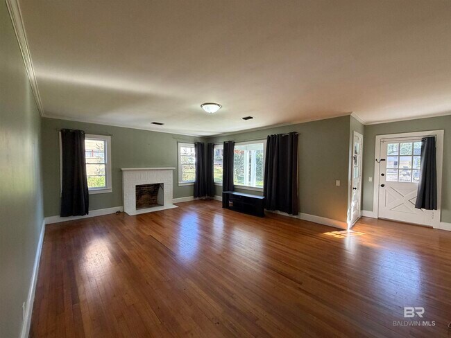 Building Photo - 52 Ratcliffe St