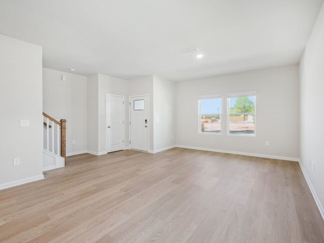 Building Photo - 702 Southland Dr