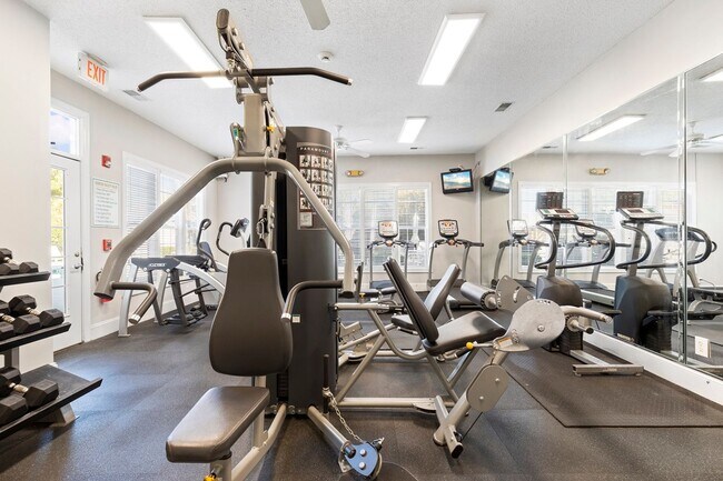Building Photo - 1 Bedroom, 1 Bath, Unfurnished Condo with ...