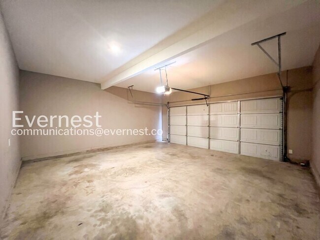 Building Photo - 5670 Matthew Dr