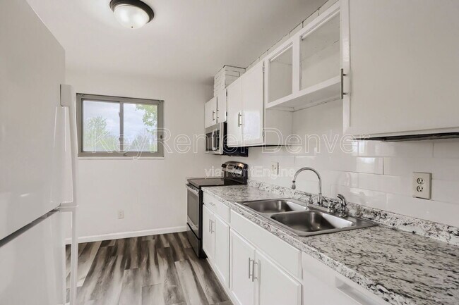 Building Photo - 949 Olathe St