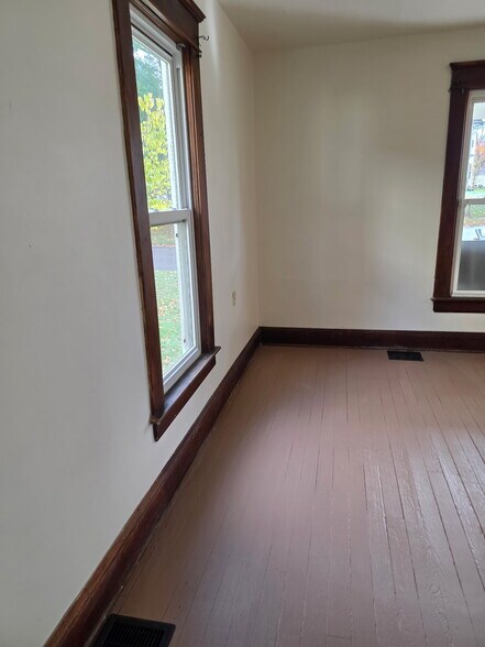 Building Photo - 409 S 3rd St