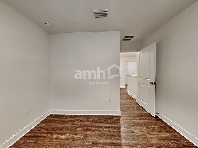 Building Photo - 1039 Walden Pond Dr